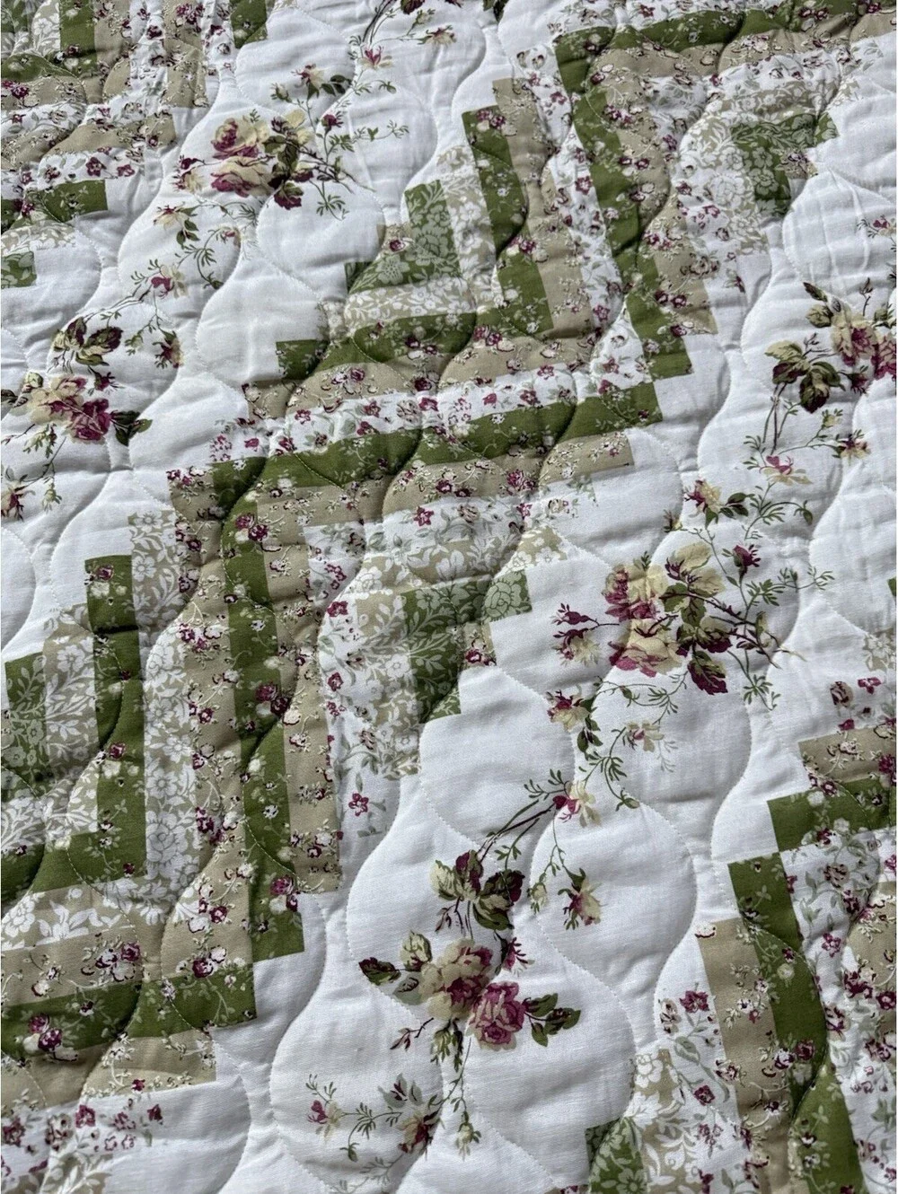 Vtg Full/Queen Floral Quilt, cottagecore, grandmacore, shabby chic bedspread